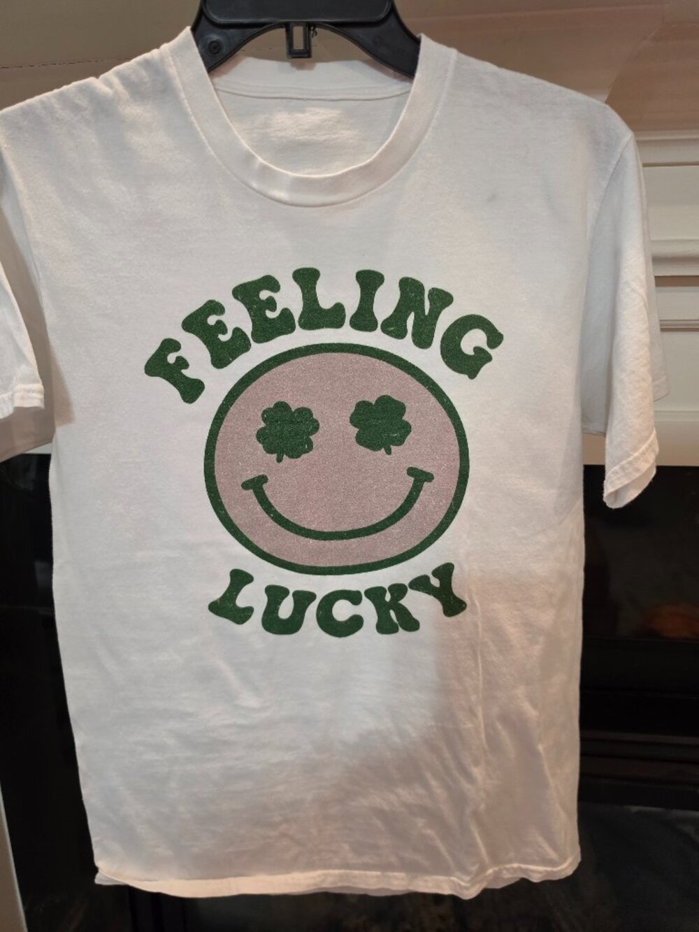 Unisex small "feeling lucky" short sleeve white tee